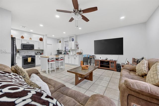 3669 SE 2nd Ct, Homestead, FL 33033