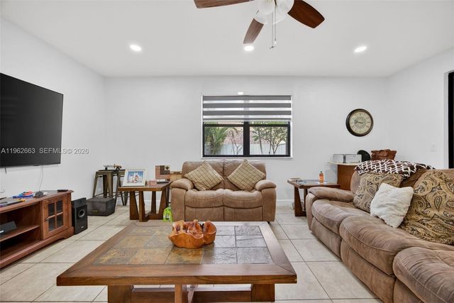 3669 SE 2nd Ct, Homestead, FL 33033