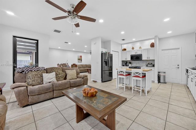 3669 SE 2nd Ct, Homestead, FL 33033