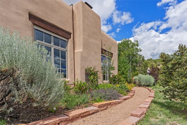 8 Vista Tesuque, Santa Fe, NM 87506