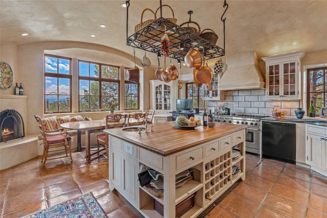 8 Vista Tesuque, Santa Fe, NM 87506