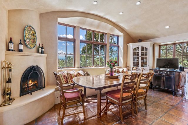 8 Vista Tesuque, Santa Fe, NM 87506