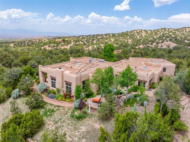 8 Vista Tesuque, Santa Fe, NM 87506