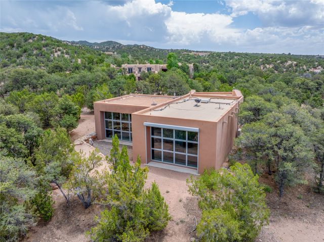 8 Vista Tesuque, Santa Fe, NM 87506