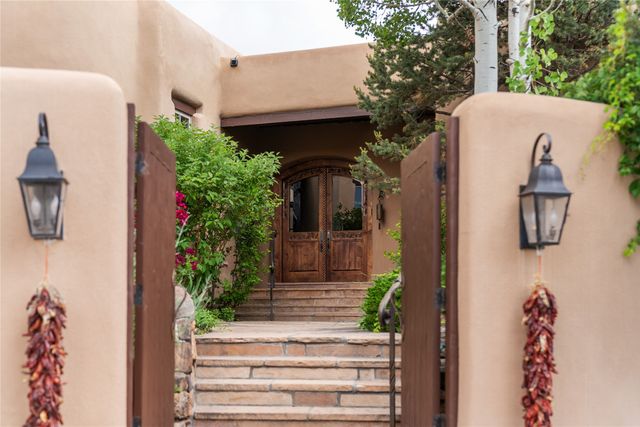 8 Vista Tesuque, Santa Fe, NM 87506