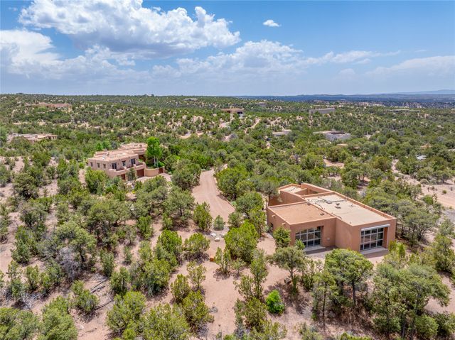 8 Vista Tesuque, Santa Fe, NM 87506