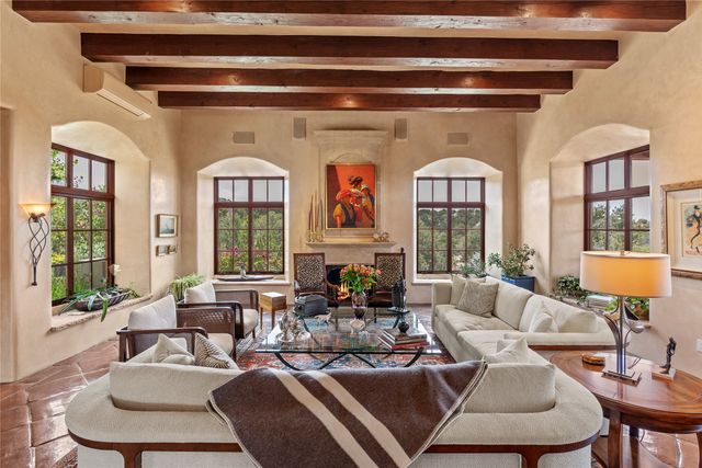 8 Vista Tesuque, Santa Fe, NM 87506