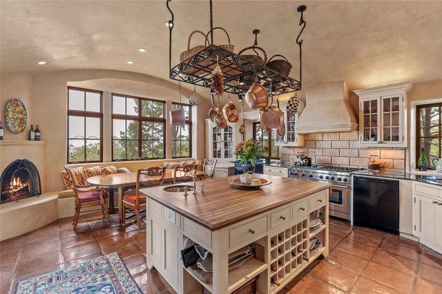 8 Vista Tesuque, Santa Fe, NM 87506