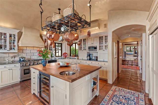 8 Vista Tesuque, Santa Fe, NM 87506