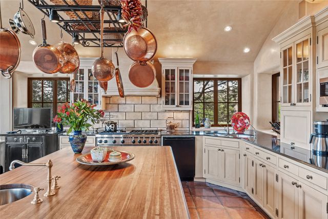 8 Vista Tesuque, Santa Fe, NM 87506