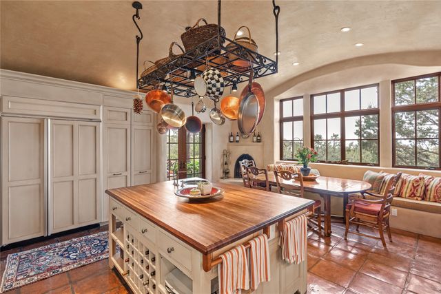 8 Vista Tesuque, Santa Fe, NM 87506