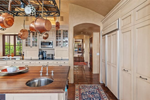 8 Vista Tesuque, Santa Fe, NM 87506