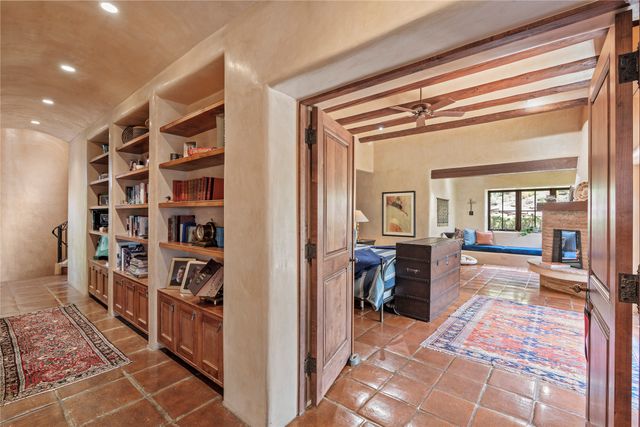 8 Vista Tesuque, Santa Fe, NM 87506