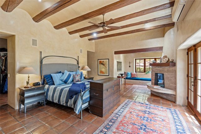 8 Vista Tesuque, Santa Fe, NM 87506