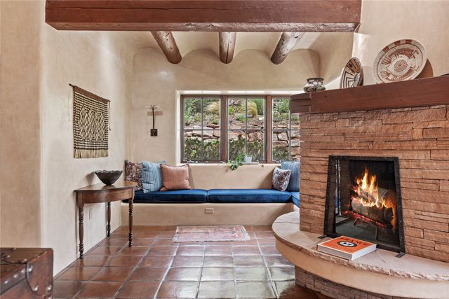 8 Vista Tesuque, Santa Fe, NM 87506