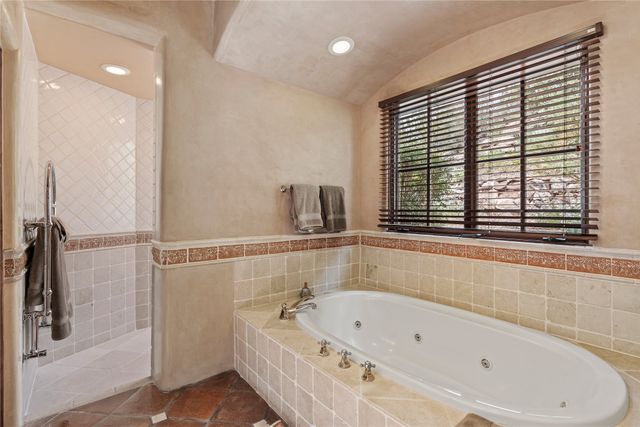 8 Vista Tesuque, Santa Fe, NM 87506