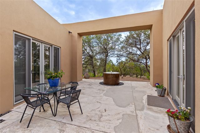 8 Vista Tesuque, Santa Fe, NM 87506