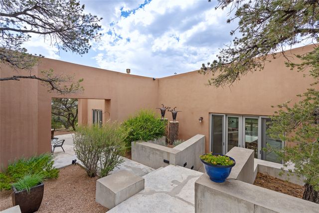 8 Vista Tesuque, Santa Fe, NM 87506