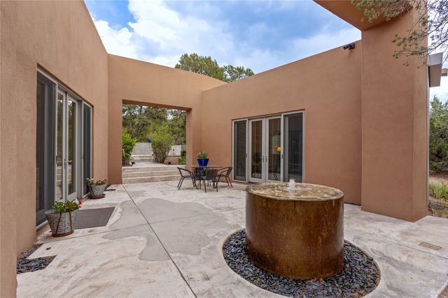 8 Vista Tesuque, Santa Fe, NM 87506