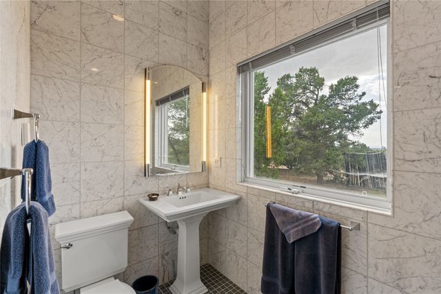 8 Vista Tesuque, Santa Fe, NM 87506