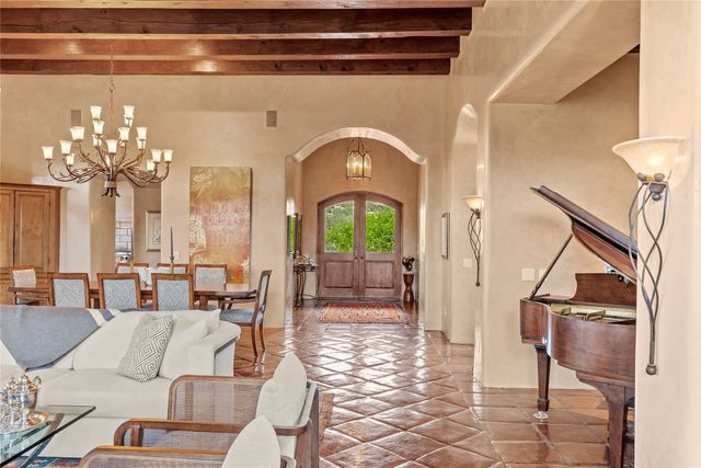 8 Vista Tesuque, Santa Fe, NM 87506