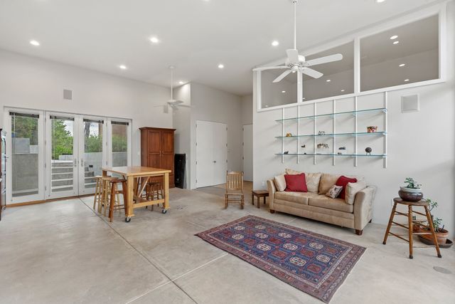 8 Vista Tesuque, Santa Fe, NM 87506