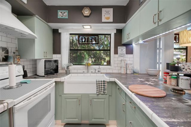 6122 E GLENCOE STREET, Inverness, FL 34452