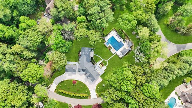 2 Chelmsford Drive, Muttontown, NY 11545
