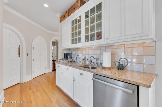 82 Buena Vista Avenue, Rumson, NJ 07760