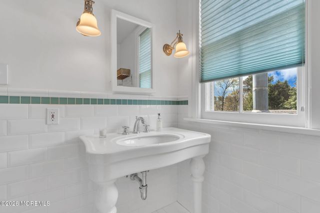 82 Buena Vista Avenue, Rumson, NJ 07760