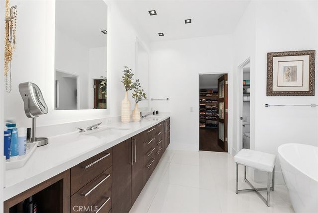 605 Marigold Avenue, Corona Del Mar, CA 92625