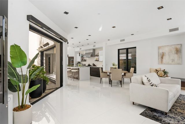 605 Marigold Avenue, Corona Del Mar, CA 92625