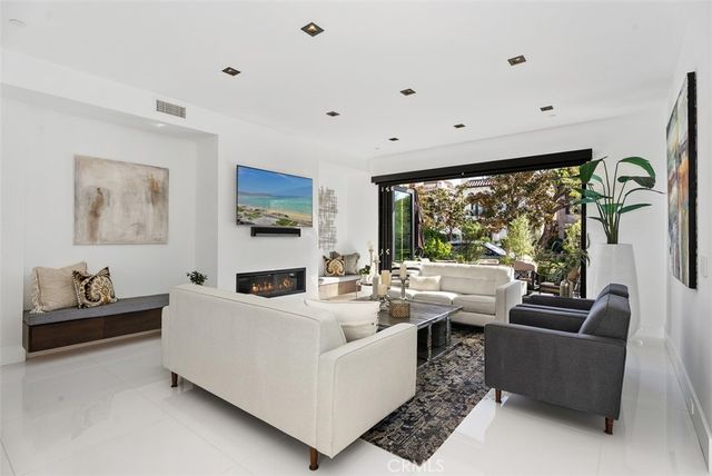 605 Marigold Avenue, Corona Del Mar, CA 92625