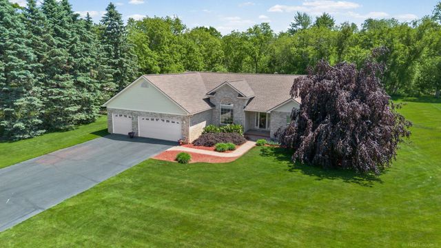 5800 Jeanne Marie Drive, White Lake Twp, MI 48383