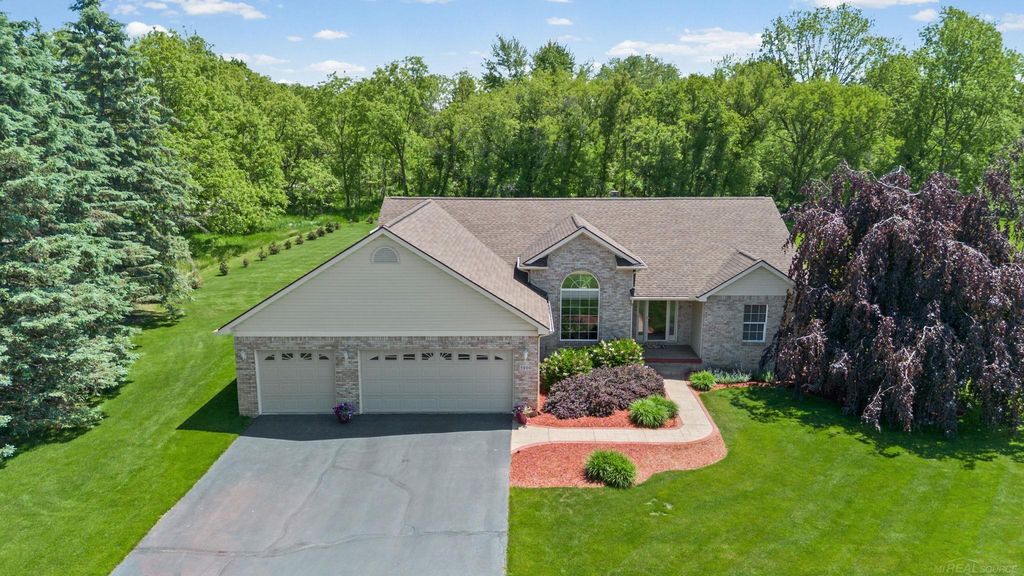 5800 Jeanne Marie Drive, White Lake Twp, MI 48383
