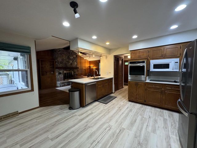 4625 Camfield DRIVE, Brookfield, WI 53045