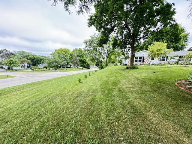 4625 Camfield DRIVE, Brookfield, WI 53045