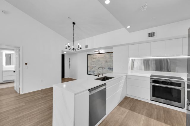 272 Village Boulevard Apt 7304, Tequesta, FL 33469