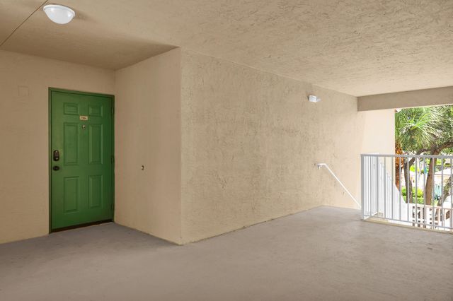 272 Village Boulevard Apt 7304, Tequesta, FL 33469