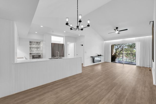 272 Village Boulevard Apt 7304, Tequesta, FL 33469