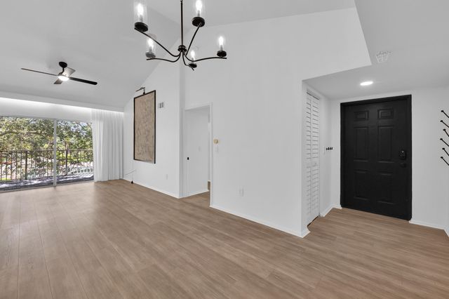 272 Village Boulevard Apt 7304, Tequesta, FL 33469