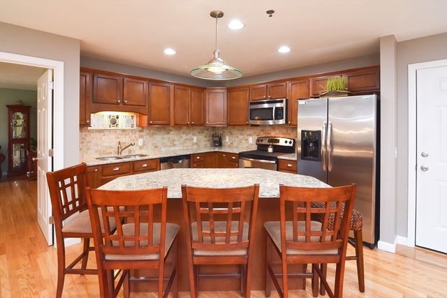 216 Reservoir Street 308, Holden, MA 01520