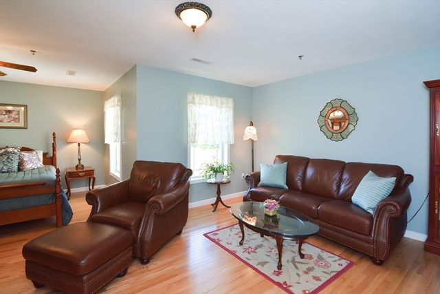 216 Reservoir Street 308, Holden, MA 01520