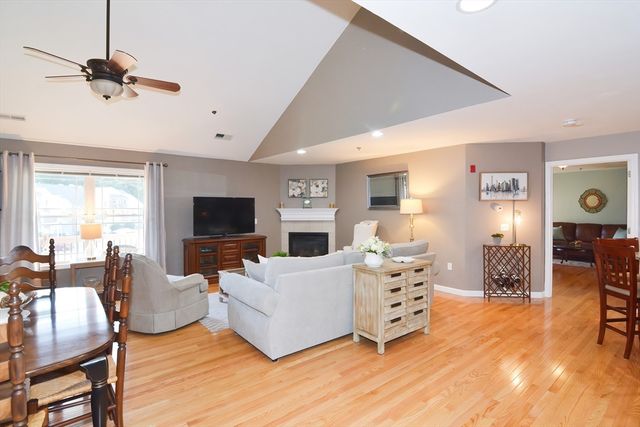 216 Reservoir Street 308, Holden, MA 01520