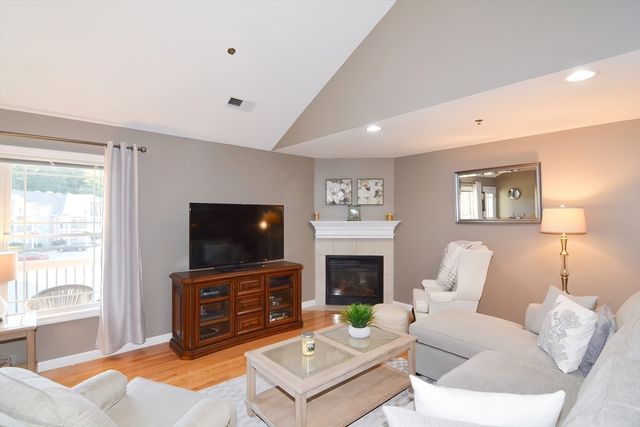 216 Reservoir Street 308, Holden, MA 01520
