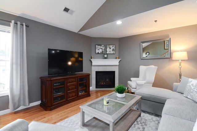 216 Reservoir Street 308, Holden, MA 01520