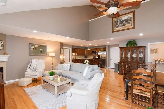 216 Reservoir Street 308, Holden, MA 01520