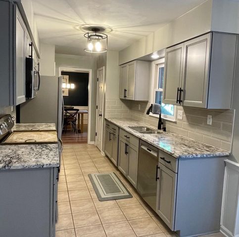 8783 LOWER WOODS CV, Germantown, TN 38139