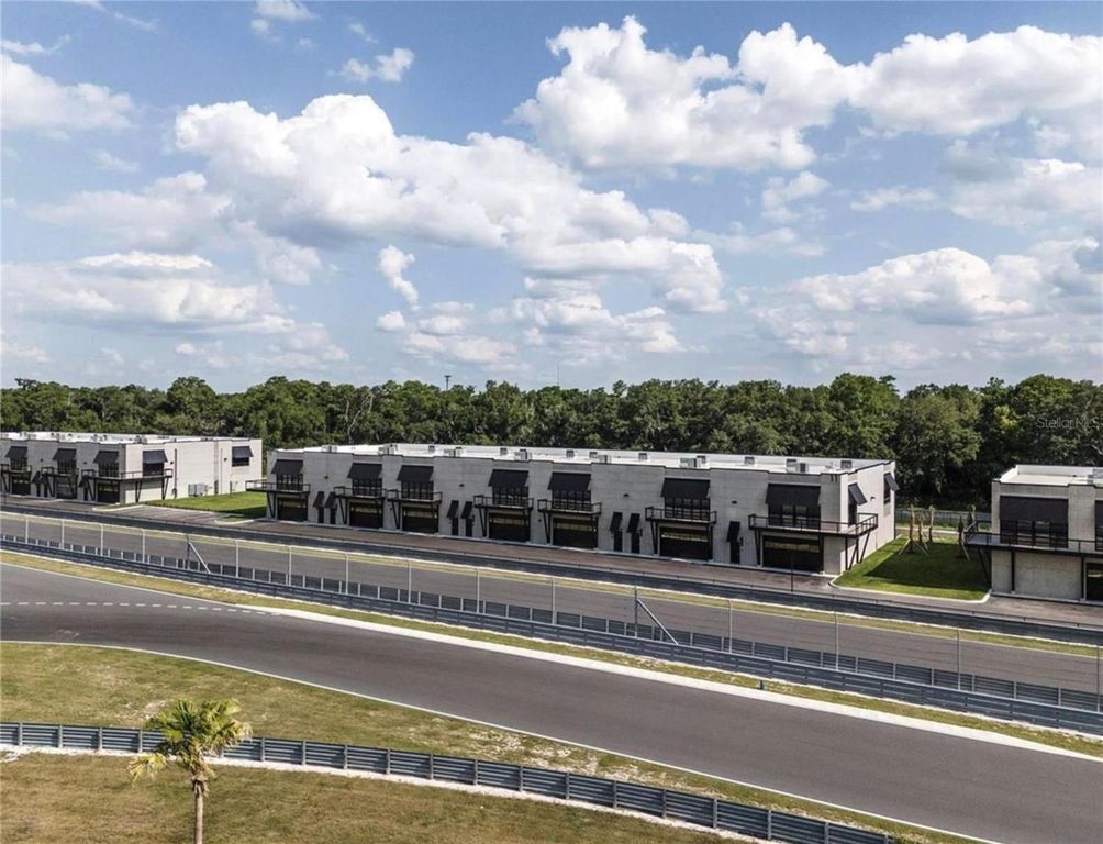 Image 8 of property listing at 6500 MOTOR ENCLAVE WAY 1014, Tampa, FL 33610