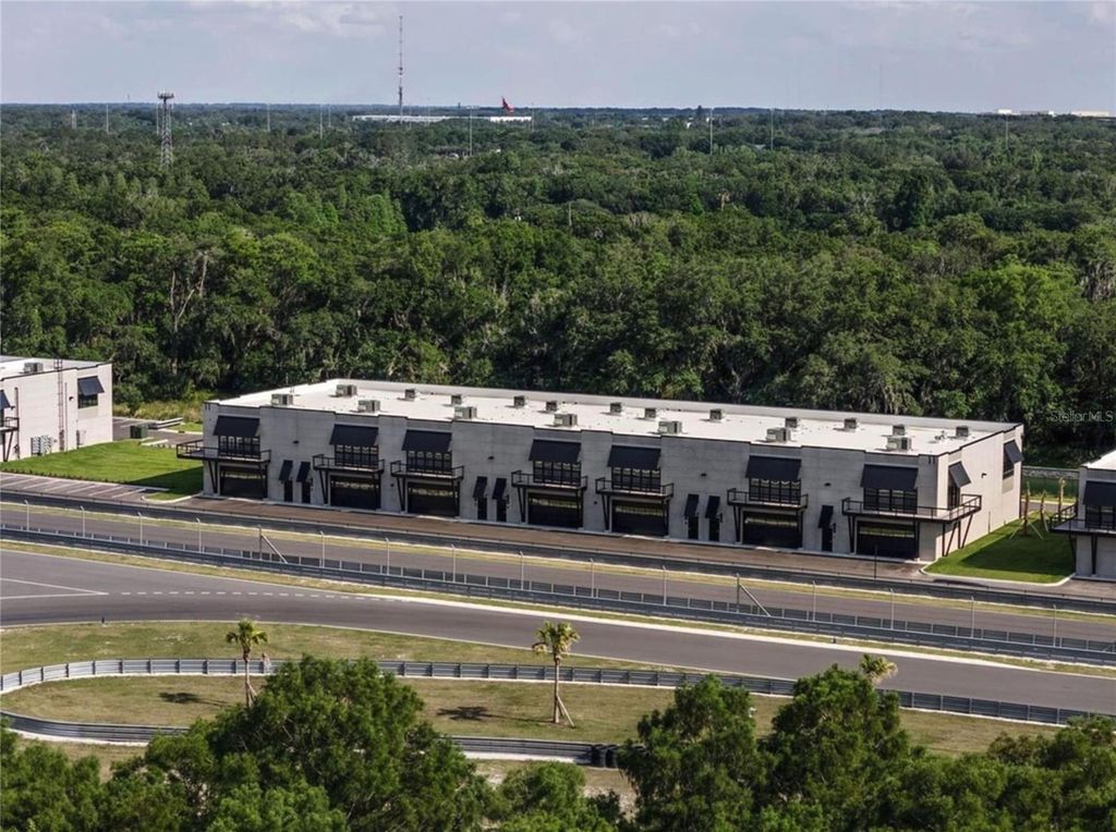 Image 9 of property listing at 6500 MOTOR ENCLAVE WAY 1014, Tampa, FL 33610